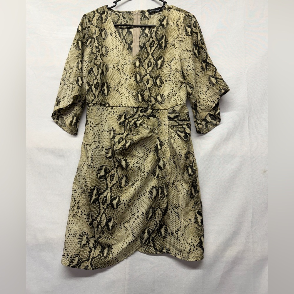 PrettyLittleThing Snake Print Dress Flowy Sleeves faux wrap ruched SZ 10‎